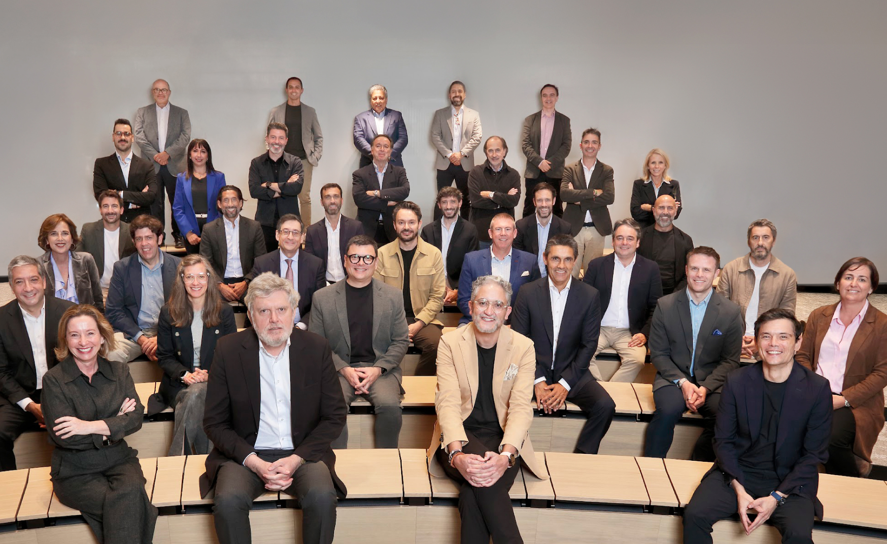 Treinta años después, seguimos mirando hacia adelante juntos